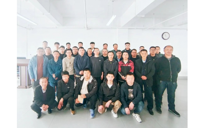 【內(nèi)訓(xùn)師課堂】天華實(shí)業(yè)集團(tuán)舉行《建筑施工圖識(shí)圖方法》《淺析“安全三寶”之安全帽》專題培訓(xùn)