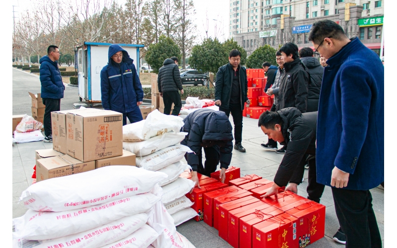 關(guān)懷暖人心 歡樂迎新年｜天華實(shí)業(yè)集團(tuán)為全體員工發(fā)放春節(jié)福利